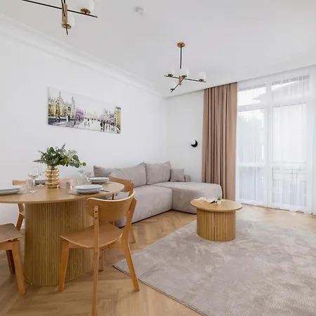 Klimatyzowany W Krakowie Przy Parku Z Dwiema Sypialniami I Biurkiem Do Pracy Zdalnej By Renters * Kraków