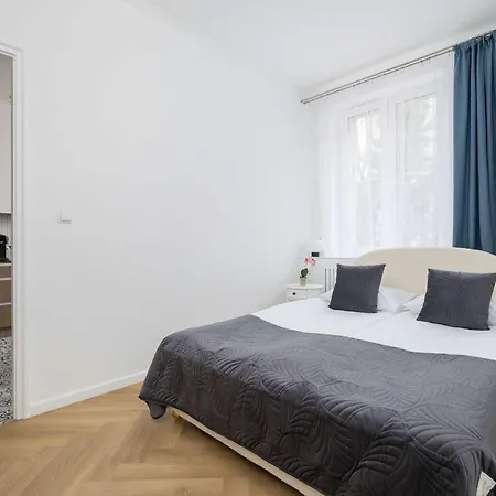 Klimatyzowany W Krakowie Przy Parku Z Dwiema Sypialniami I Biurkiem Do Pracy Zdalnej By Renters Appartement *