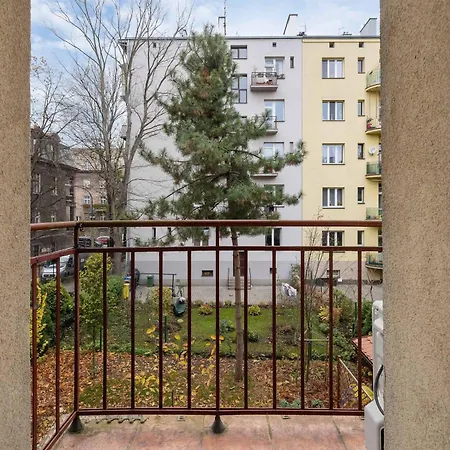 Klimatyzowany W Krakowie Przy Parku Z Dwiema Sypialniami I Biurkiem Do Pracy Zdalnej By Renters Appartement *