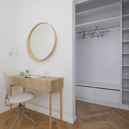 Klimatyzowany W Krakowie Przy Parku Z Dwiema Sypialniami I Biurkiem Do Pracy Zdalnej By Renters Appartement *