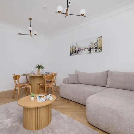Klimatyzowany W Krakowie Przy Parku Z Dwiema Sypialniami I Biurkiem Do Pracy Zdalnej By Renters Appartement