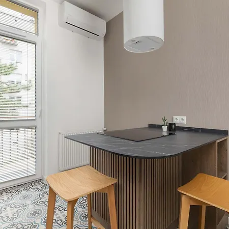 Klimatyzowany W Krakowie Przy Parku Z Dwiema Sypialniami I Biurkiem Do Pracy Zdalnej By Renters Appartement *